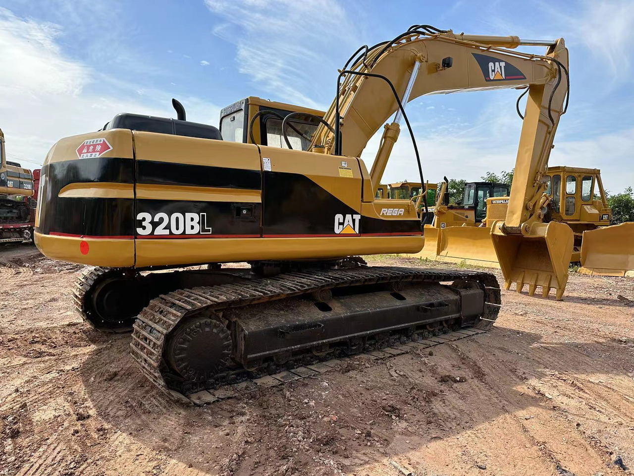 CATERPILLAR 320B - Pelle sur chenille: photos 1 CATERPILLAR 320B - Pelle sur chenille: photos 1