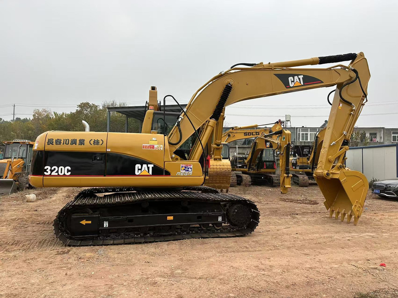 CATERPILLAR 320CL - Pelle sur chenille: photos 3 CATERPILLAR 320CL - Pelle sur chenille: photos 3