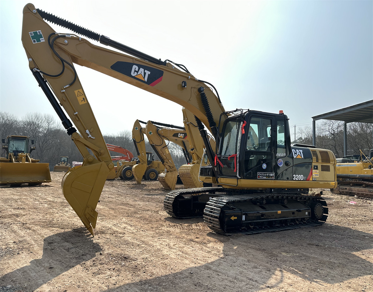CATERPILLAR 320D2L - Pelle sur chenille: photos 4 CATERPILLAR 320D2L - Pelle sur chenille: photos 4