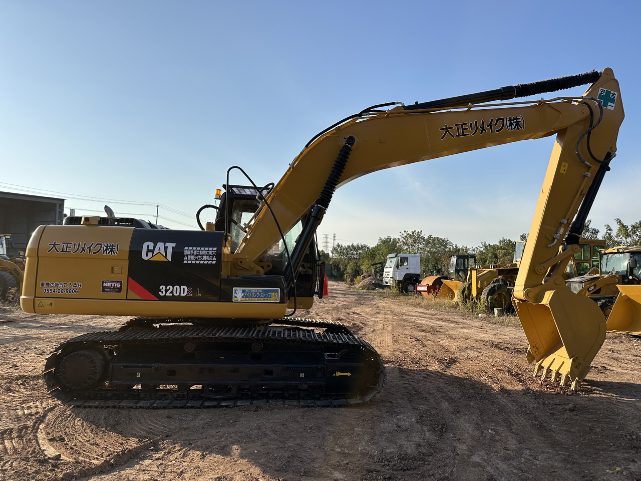 CATERPILLAR 320DL - Pelle sur chenille: photos 2 CATERPILLAR 320DL - Pelle sur chenille: photos 2