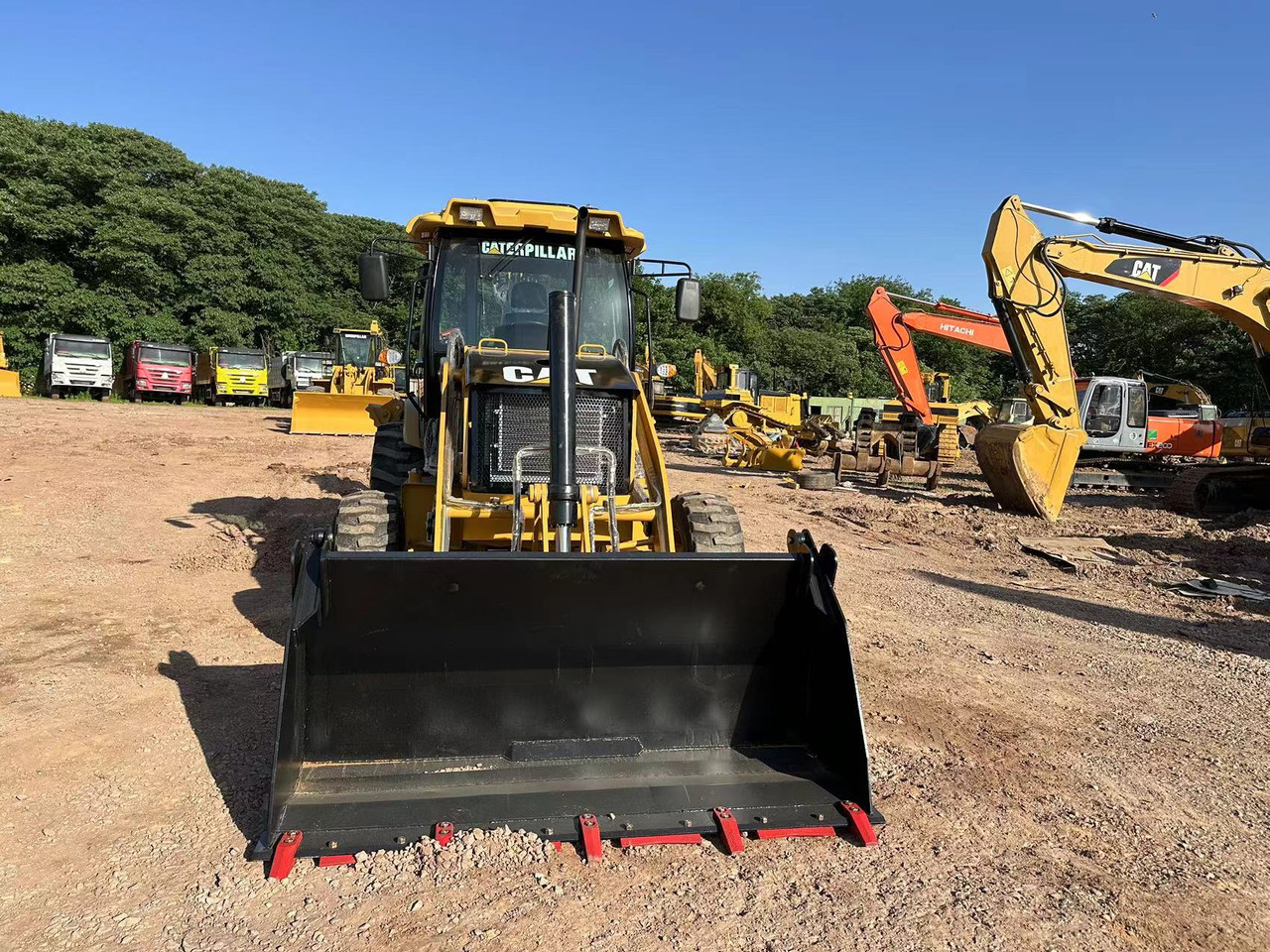 CATERPILLAR 420F2 - Tractopelle: photos 2 CATERPILLAR 420F2 - Tractopelle: photos 2