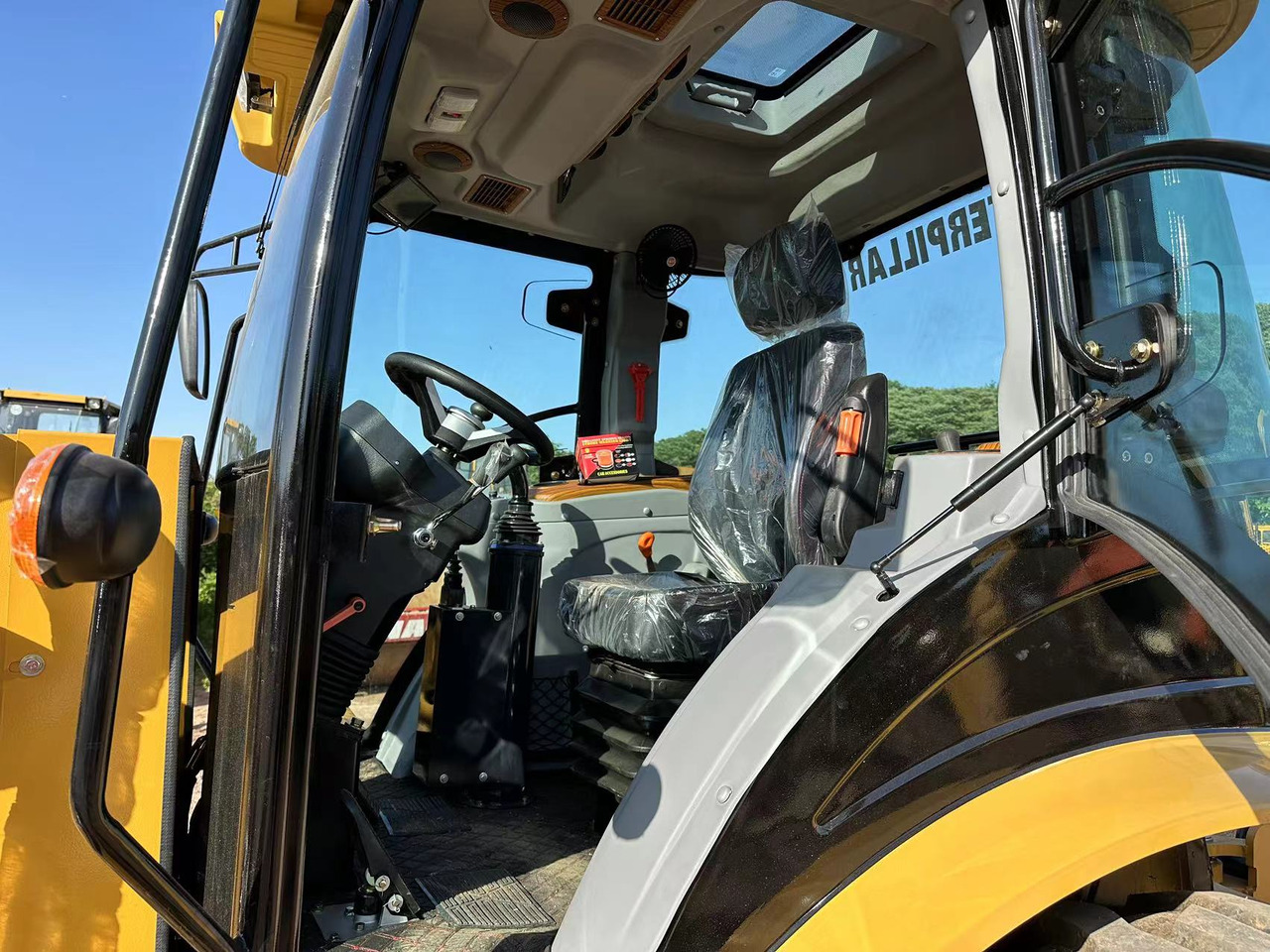 Tractopelle neuf CATERPILLAR 420F2: photos 9