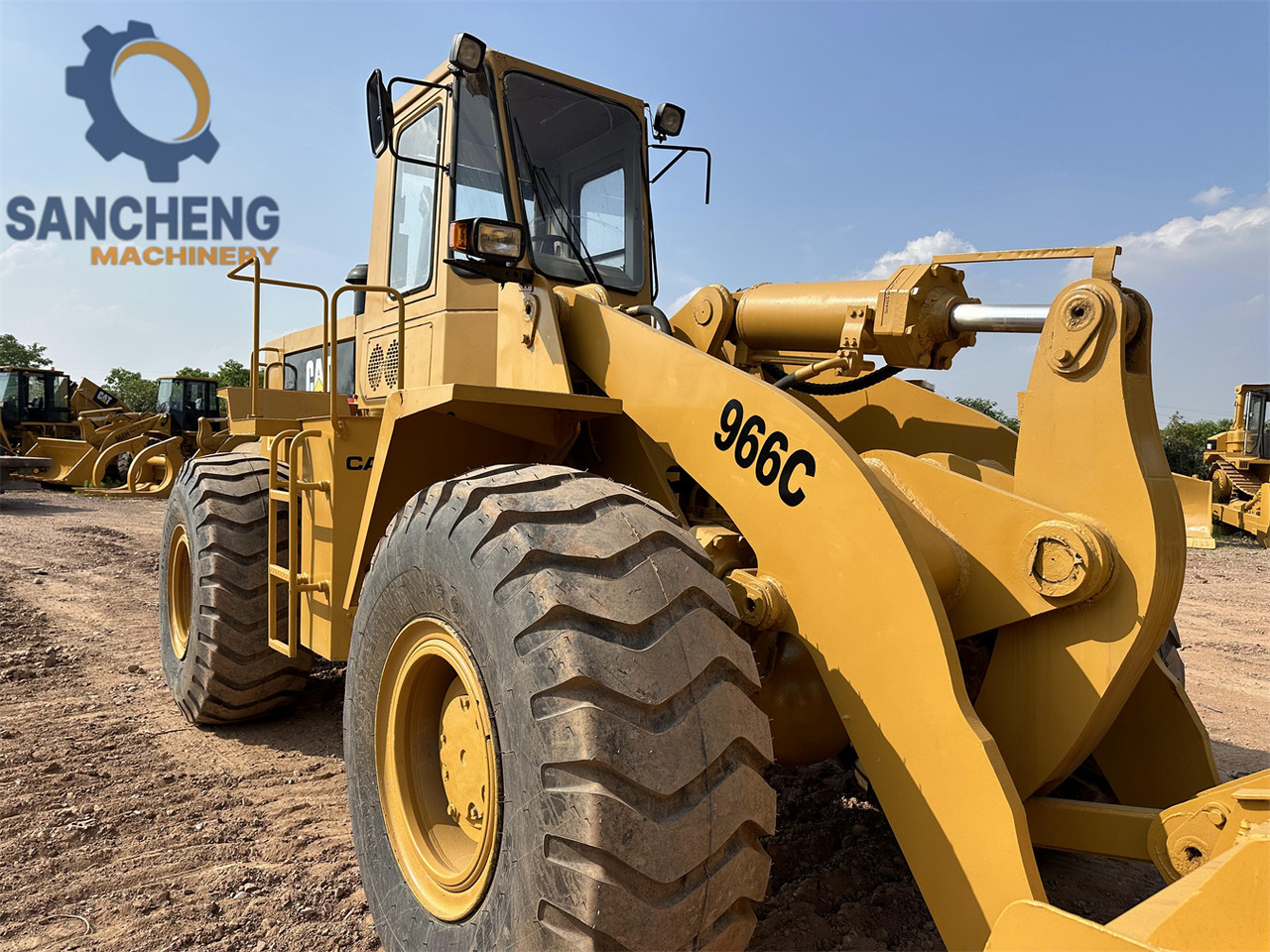 CATERPILLAR 966C - Chargeuse sur pneus: photos 3 CATERPILLAR 966C - Chargeuse sur pneus: photos 3