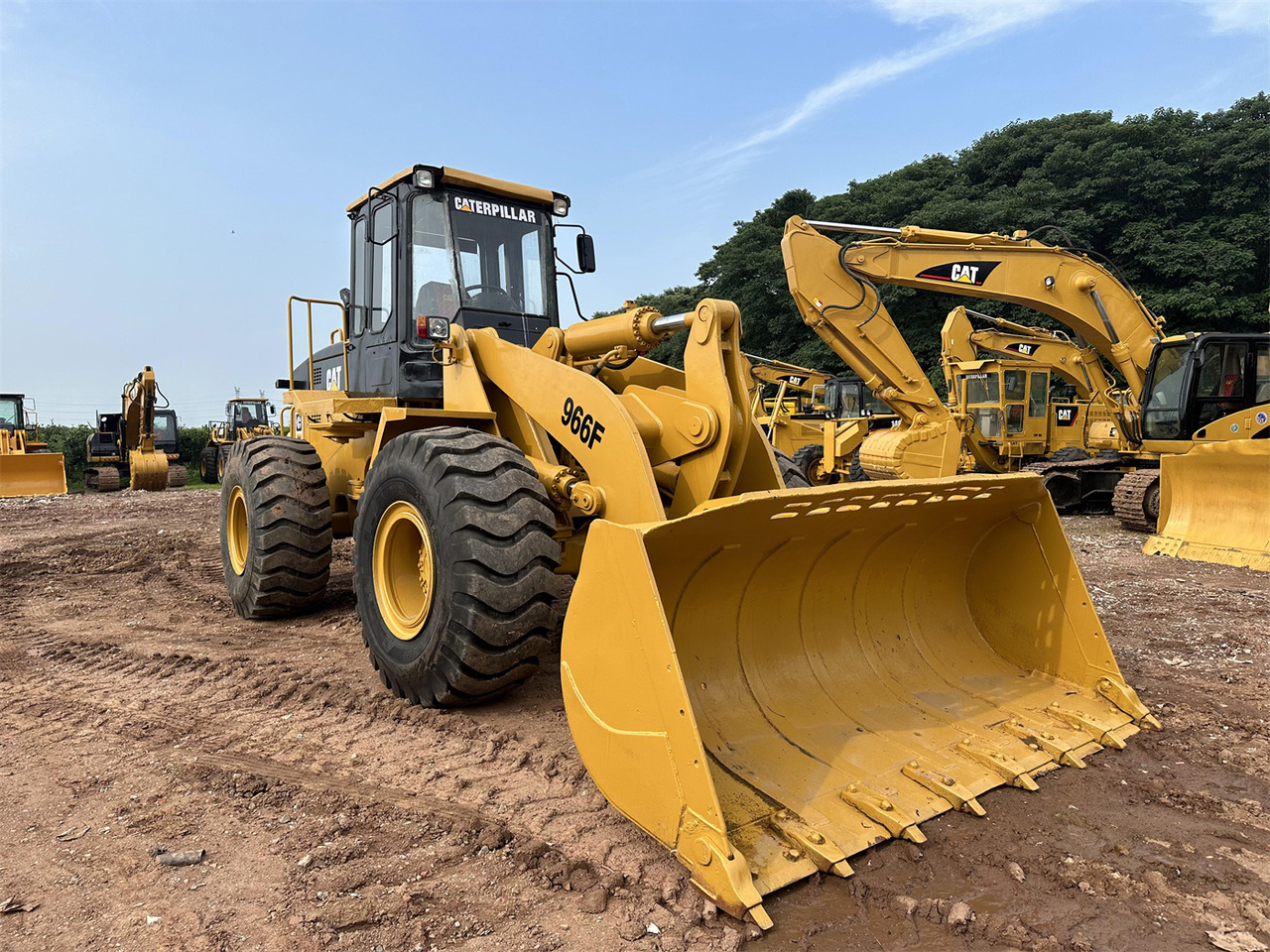CATERPILLAR 966F - Chargeuse sur pneus: photos 1 CATERPILLAR 966F - Chargeuse sur pneus: photos 1