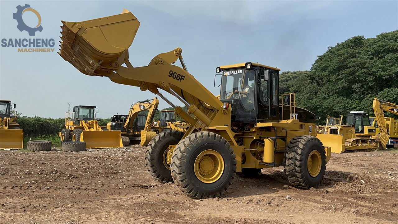 CATERPILLAR 966F - Chargeuse sur pneus: photos 1 CATERPILLAR 966F - Chargeuse sur pneus: photos 1