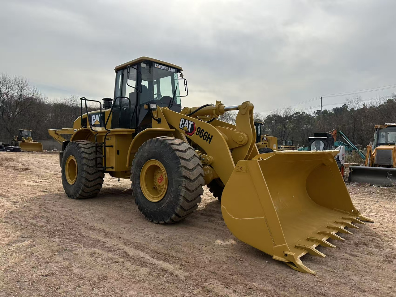 CATERPILLAR 966H - Chargeuse sur pneus: photos 5 CATERPILLAR 966H - Chargeuse sur pneus: photos 5