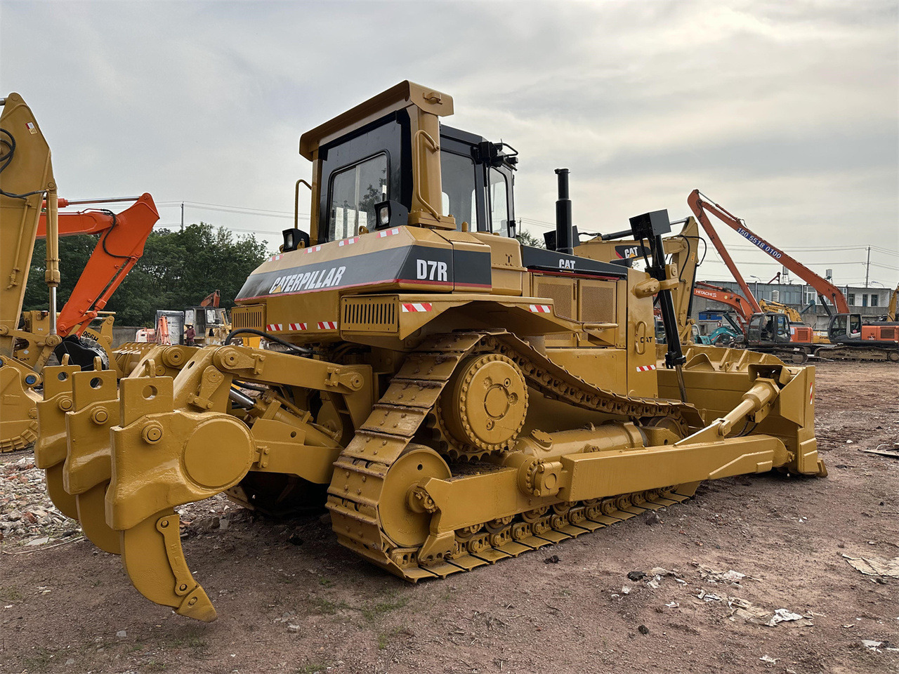 CATERPILLAR D7R - Bulldozer: photos 1 CATERPILLAR D7R - Bulldozer: photos 1