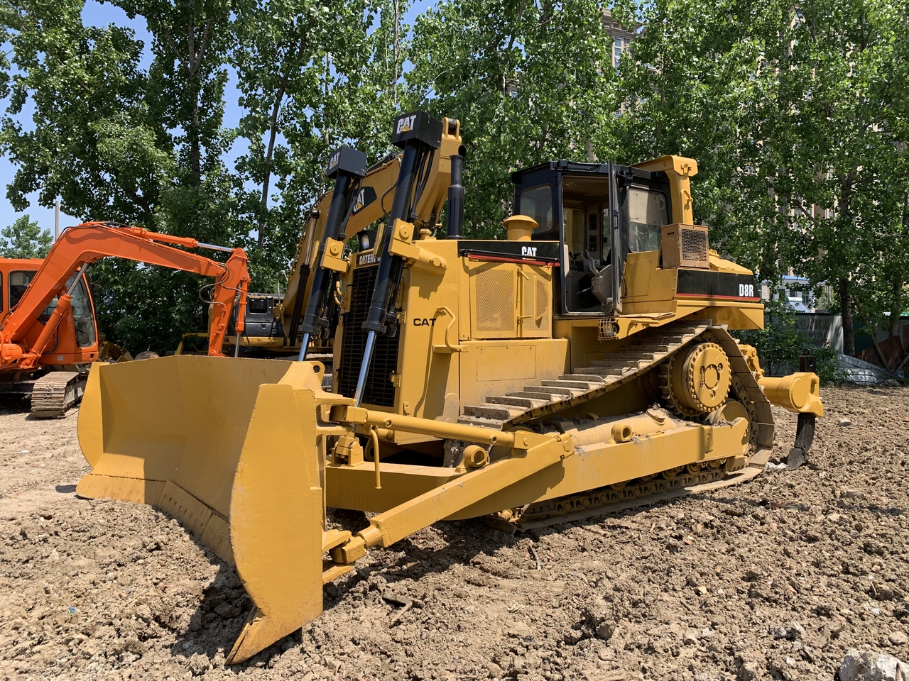 Bulldozer CATERPILLAR D8R: photos 1