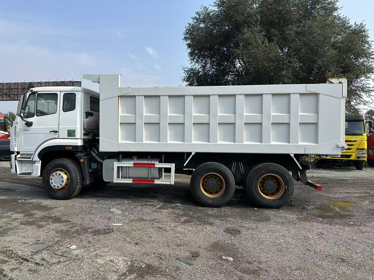 SINOTRUK HOHAN 400hp 6x4 tipper truck - Camion benne: photos 3 SINOTRUK HOHAN 400hp 6x4 tipper truck - Camion benne: photos 3