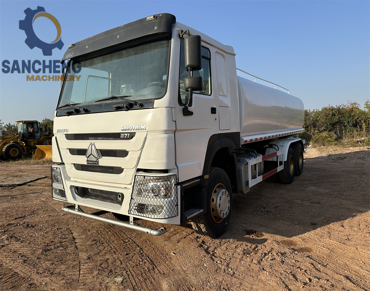 SINOTRUK HOWO 371 6x4 Water Tanker Truck - Camion citerne: photos 1 SINOTRUK HOWO 371 6x4 Water Tanker Truck - Camion citerne: photos 1