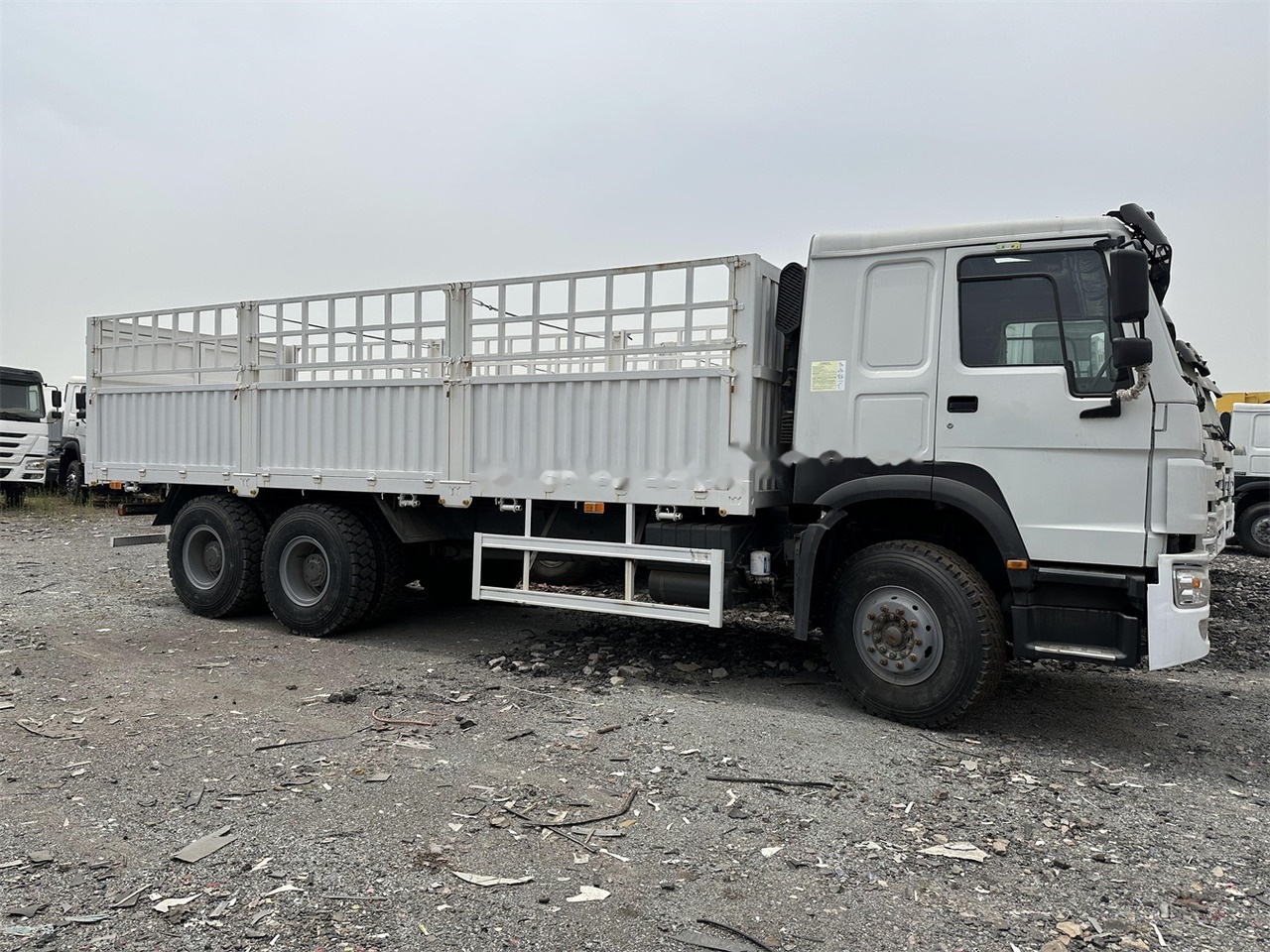 SINOTRUK HOWO 371 Cargo truck - Camion bétaillère: photos 1 SINOTRUK HOWO 371 Cargo truck - Camion bétaillère: photos 1