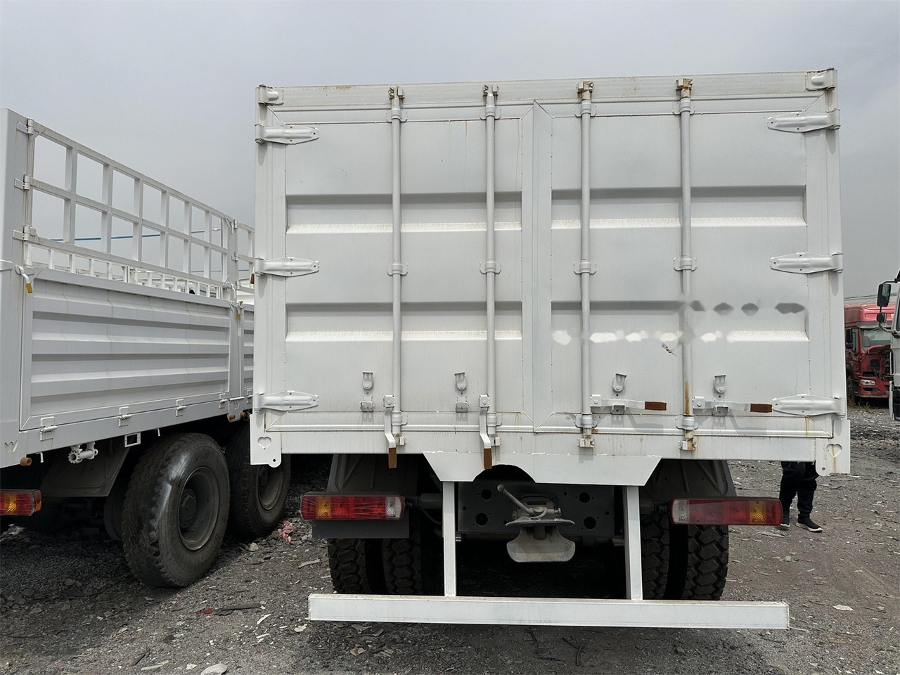 SINOTRUK HOWO 371 Cargo truck - Camion bétaillère: photos 5 SINOTRUK HOWO 371 Cargo truck - Camion bétaillère: photos 5