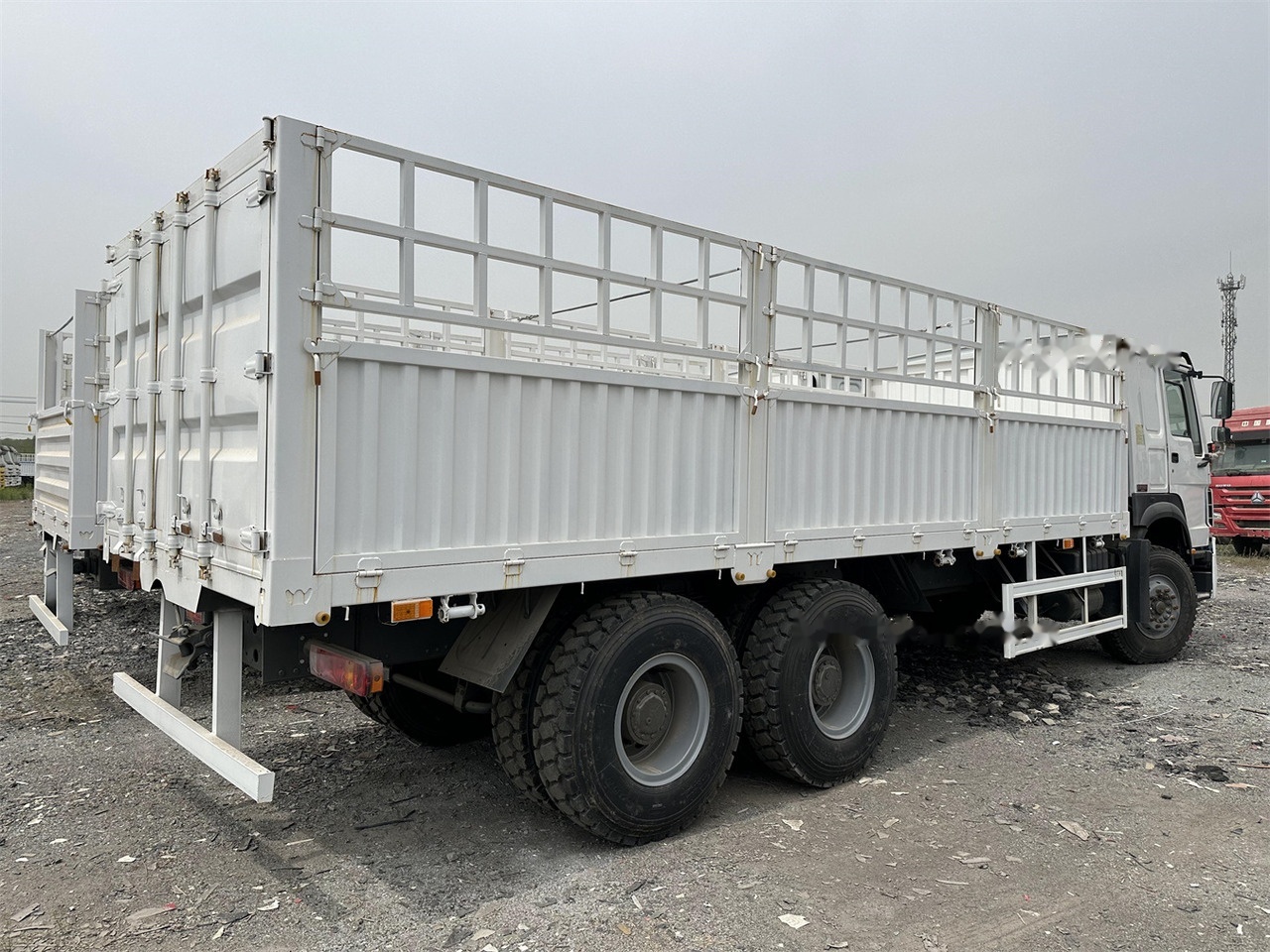 SINOTRUK HOWO 371 Cargo truck - Camion bétaillère: photos 4 SINOTRUK HOWO 371 Cargo truck - Camion bétaillère: photos 4