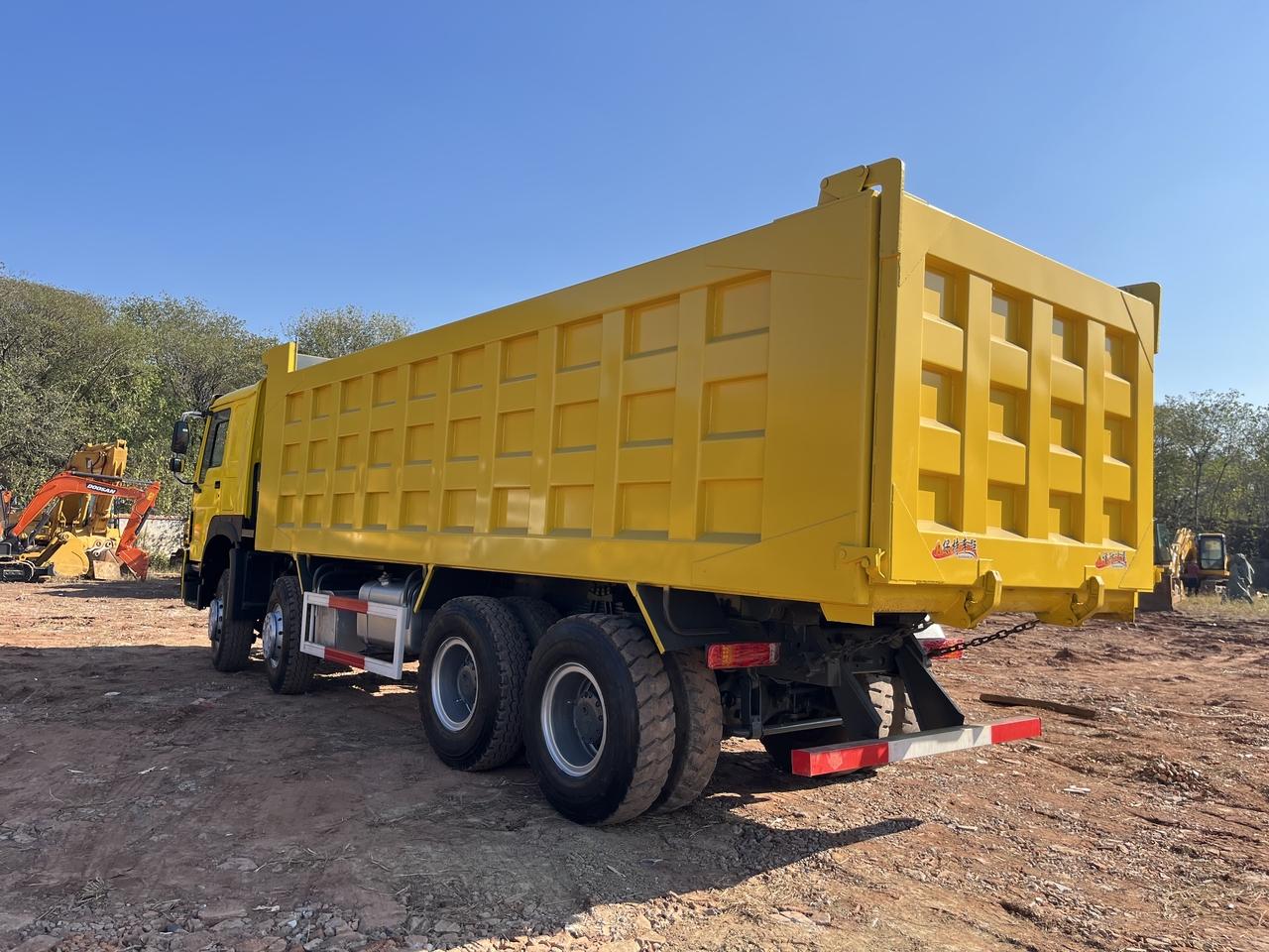 SINOTRUK HOWO 371 Dump Truck 8x4 - Camion benne: photos 5 SINOTRUK HOWO 371 Dump Truck 8x4 - Camion benne: photos 5