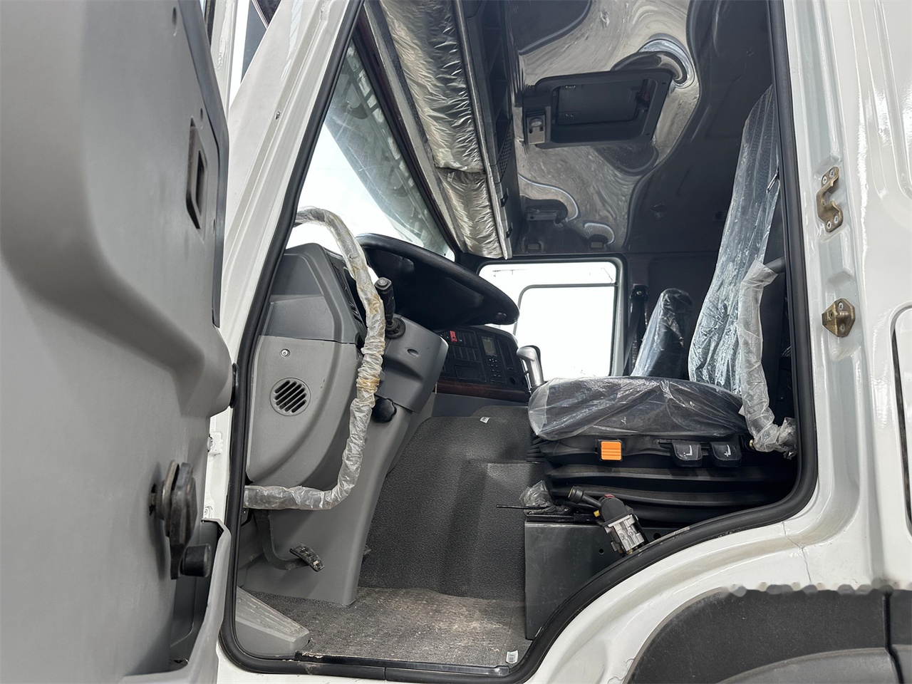 SINOTRUK HOWO 371 Dump Truck - Camion benne: photos 5 SINOTRUK HOWO 371 Dump Truck - Camion benne: photos 5