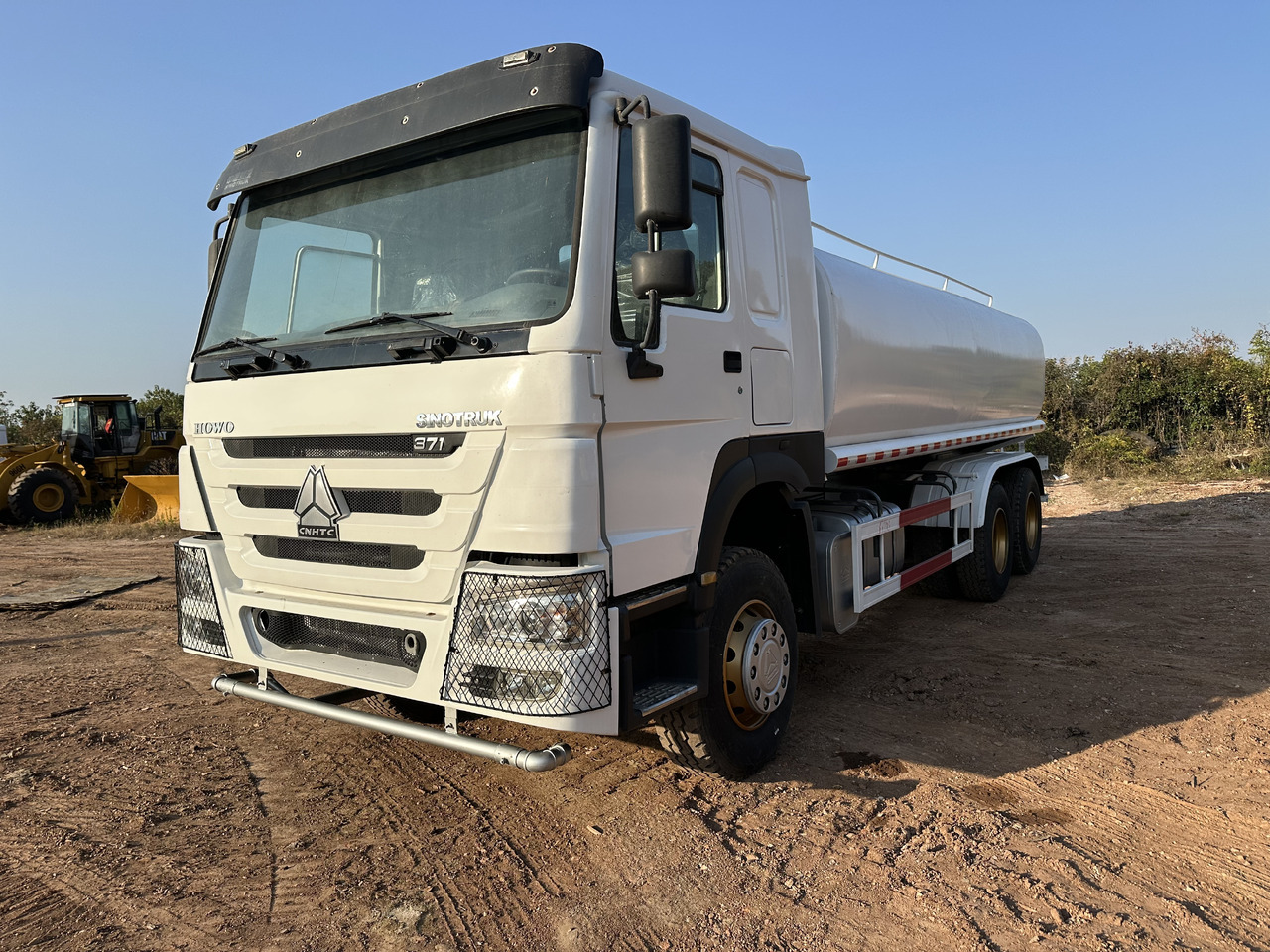 SINOTRUK HOWO 371 Water Tanker Truck - Camion citerne: photos 1 SINOTRUK HOWO 371 Water Tanker Truck - Camion citerne: photos 1