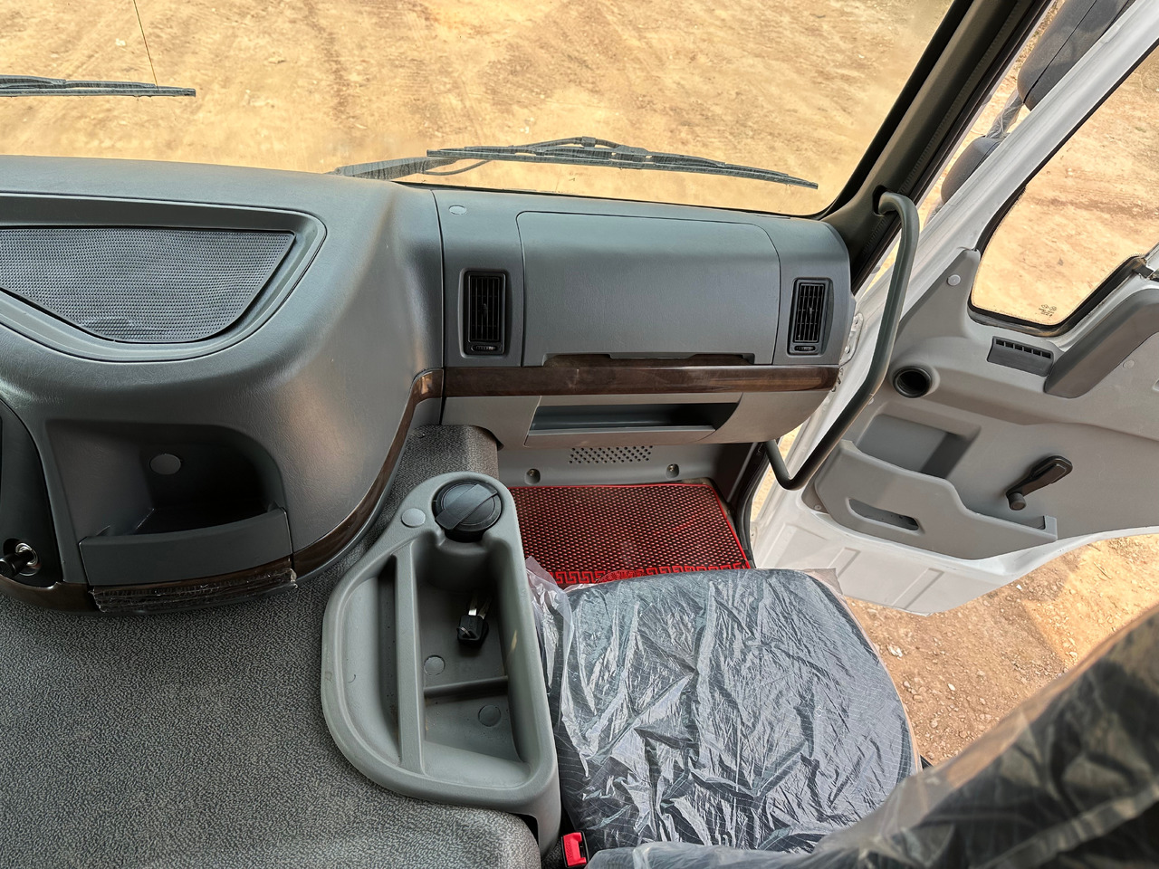 SINOTRUK HOWO Dump truck 371 6x4 - Camion benne: photos 5 SINOTRUK HOWO Dump truck 371 6x4 - Camion benne: photos 5