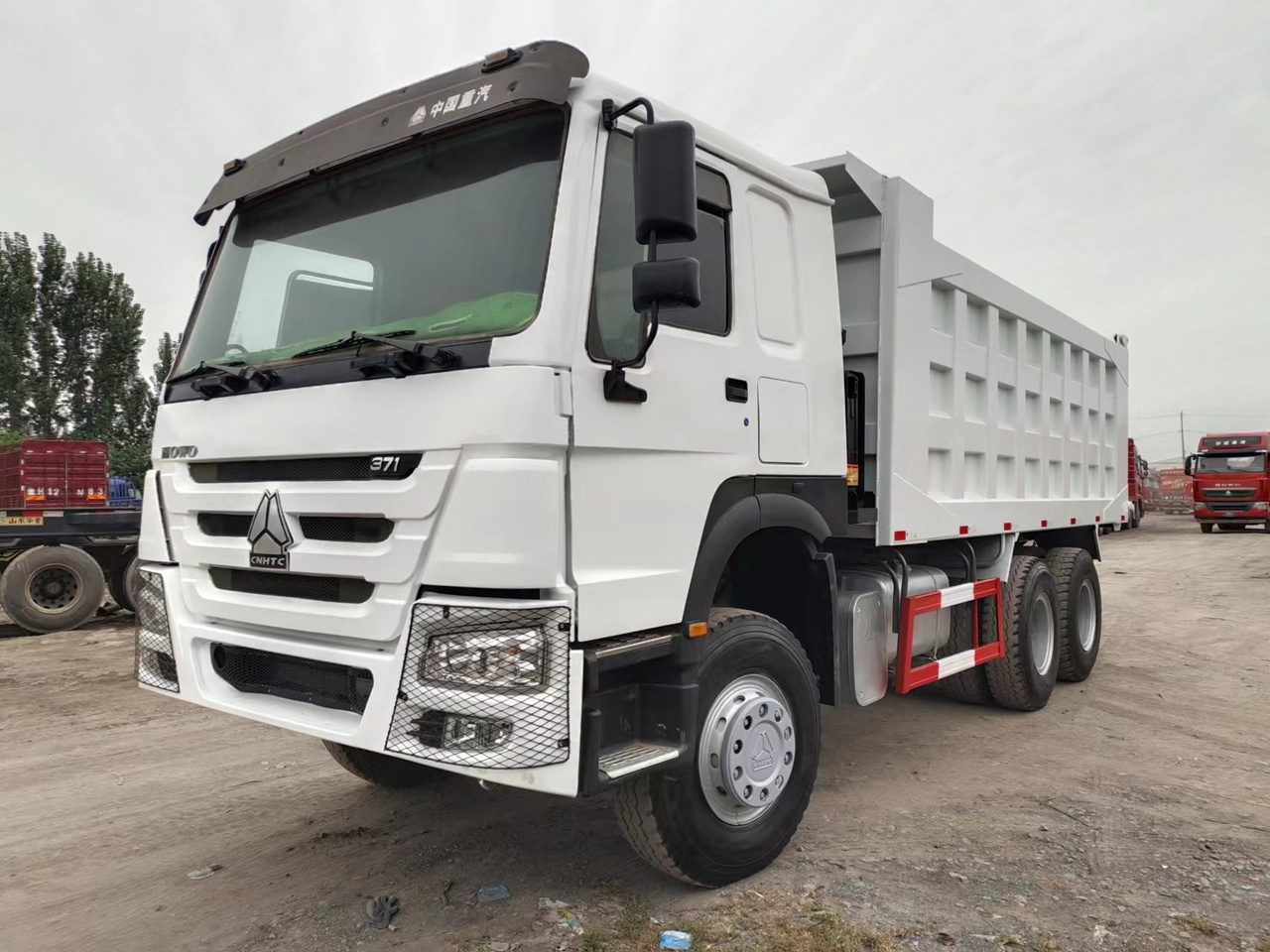 SINOTRUK HOWO Dump truck 371 6x4 - Camion benne: photos 2 SINOTRUK HOWO Dump truck 371 6x4 - Camion benne: photos 2