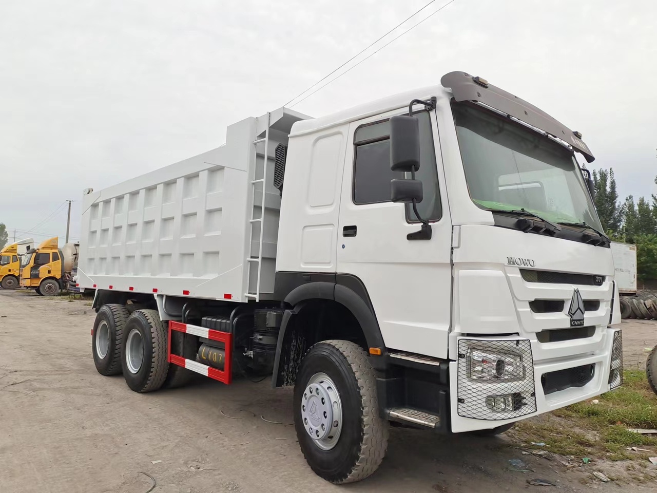 SINOTRUK HOWO Dump truck 371 6x4 - Camion benne: photos 1 SINOTRUK HOWO Dump truck 371 6x4 - Camion benne: photos 1