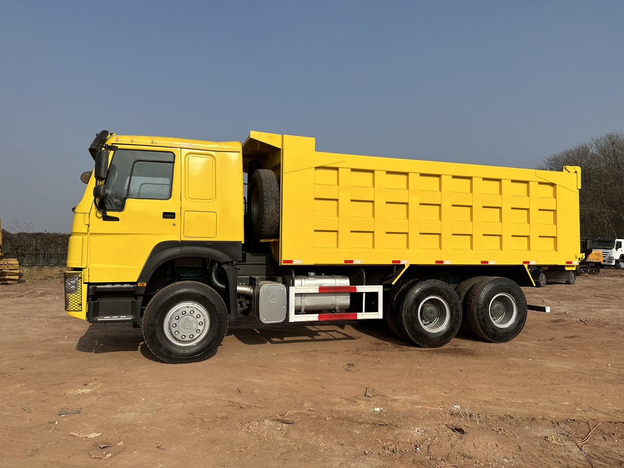 SINOTRUK Howo 6x4 Dump truck 371hp - Camion benne: photos 3 SINOTRUK Howo 6x4 Dump truck 371hp - Camion benne: photos 3