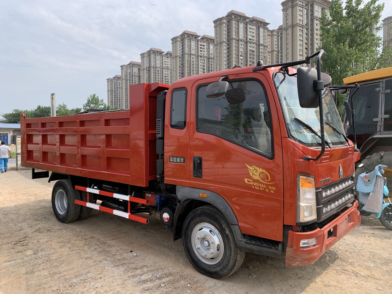 SINOTRUK Howo Dump truck 4x2 - Camion benne: photos 1 SINOTRUK Howo Dump truck 4x2 - Camion benne: photos 1
