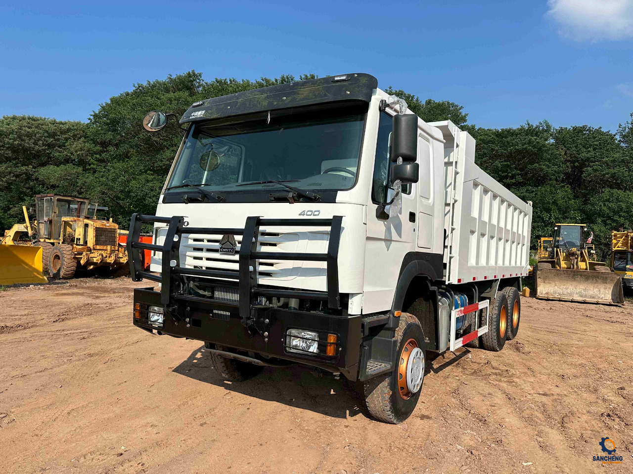 Sinotruk HOWO 400HP With Bumper 6X4 - Camion benne: photos 4 Sinotruk HOWO 400HP With Bumper 6X4 - Camion benne: photos 4