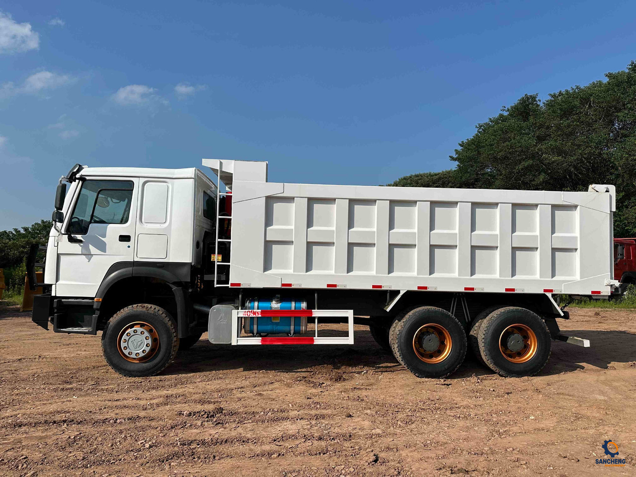 Sinotruk HOWO 400HP With Bumper 6X4 - Camion benne: photos 5 Sinotruk HOWO 400HP With Bumper 6X4 - Camion benne: photos 5