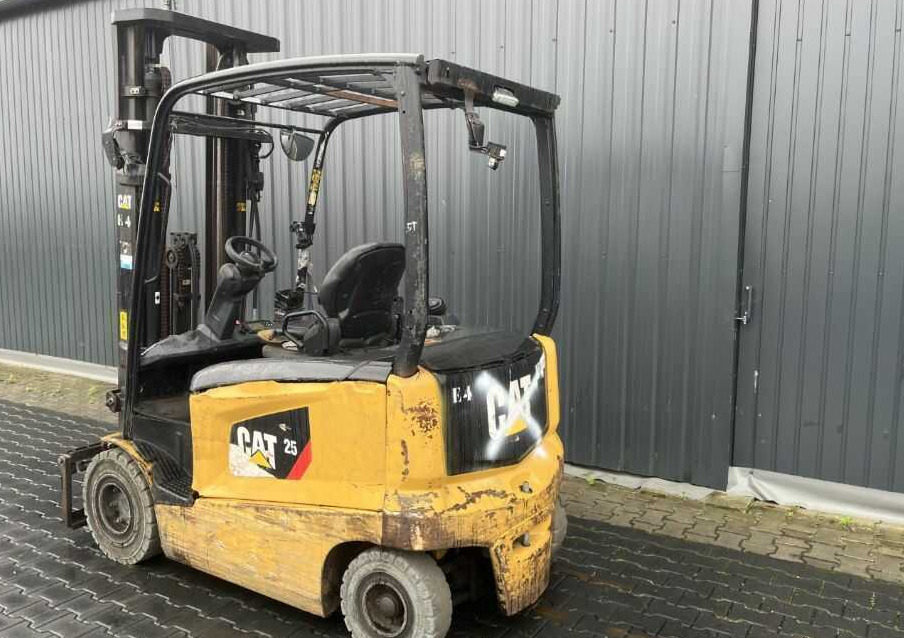 CAT Lift Trucks EP25CN - Chariot élévateur électrique: photos 3 CAT Lift Trucks EP25CN - Chariot élévateur électrique: photos 3
