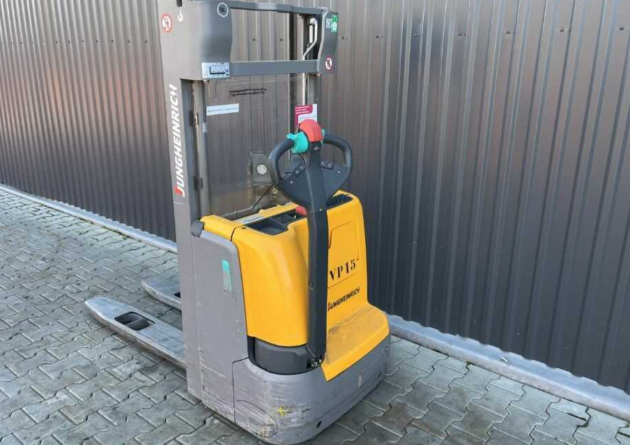 Jungheinrich EJC112 - Gerbeur: photos 3 Jungheinrich EJC112 - Gerbeur: photos 3