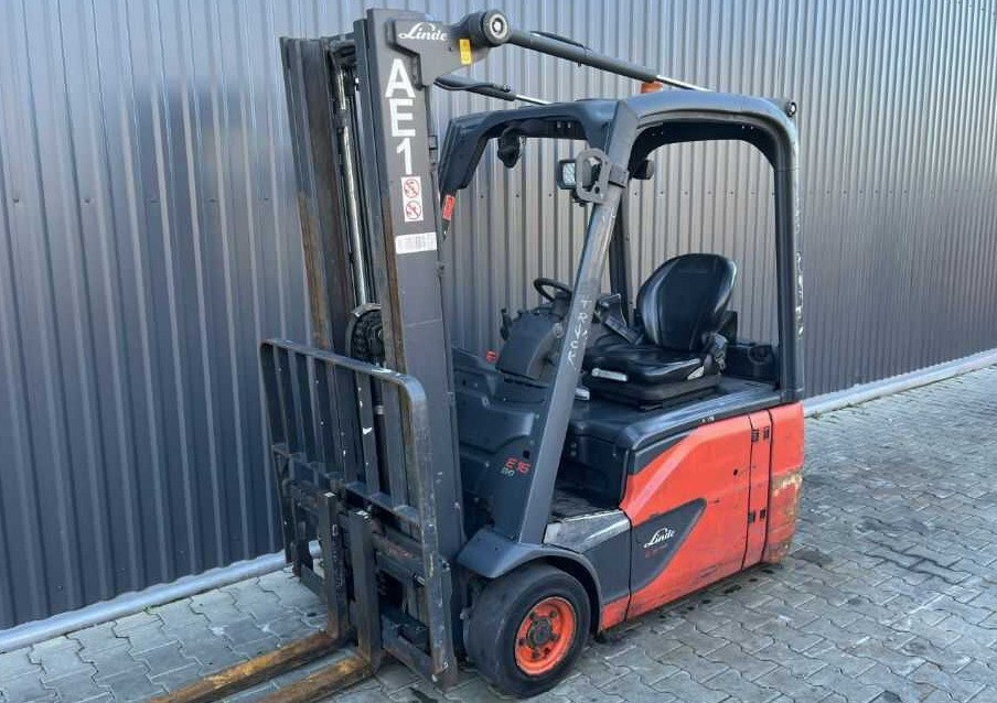 Linde E16-02 - Chariot élévateur électrique: photos 1 Linde E16-02 - Chariot élévateur électrique: photos 1