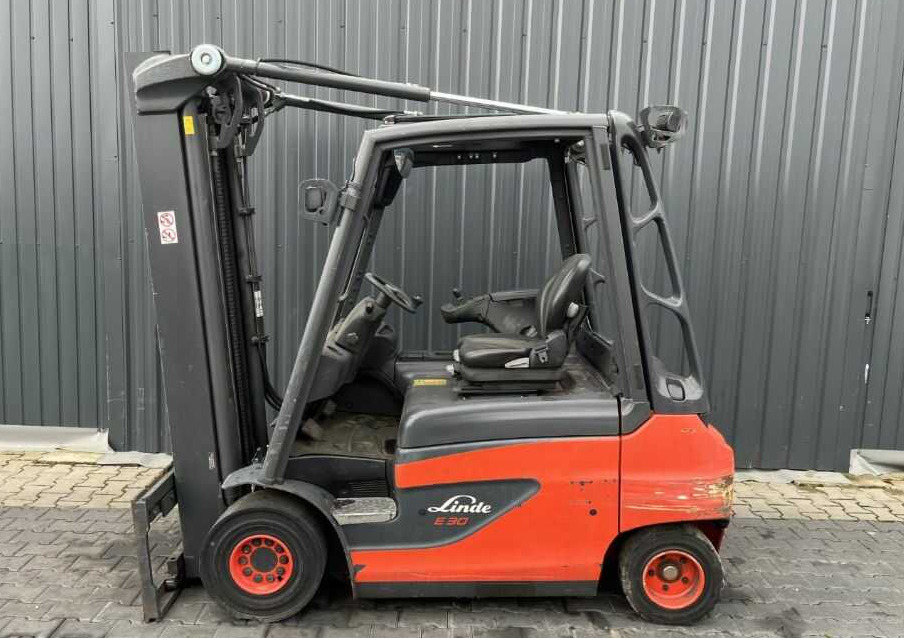 Linde E30-01 - Chariot élévateur électrique: photos 2 Linde E30-01 - Chariot élévateur électrique: photos 2