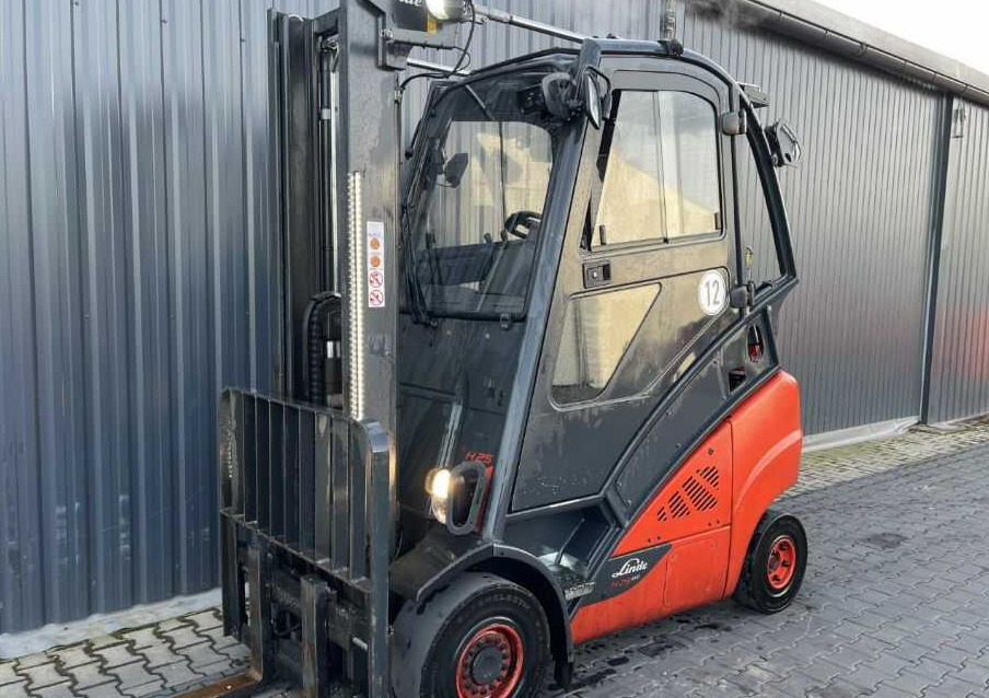 Linde H25T-02/600 - Chariot élévateur à gaz: photos 1 Linde H25T-02/600 - Chariot élévateur à gaz: photos 1