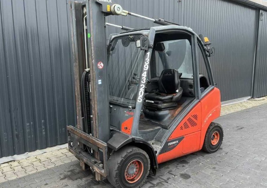 Linde H25T-02 - Chariot élévateur à gaz: photos 1 Linde H25T-02 - Chariot élévateur à gaz: photos 1