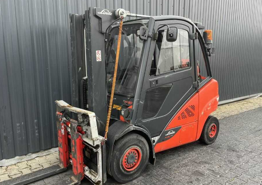 Linde H30T-02 - Chariot élévateur à gaz: photos 1 Linde H30T-02 - Chariot élévateur à gaz: photos 1