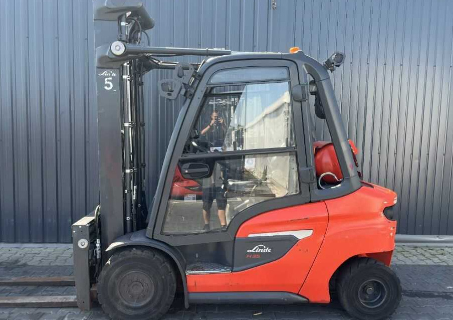 Linde H35T-01 - Chariot élévateur à gaz: photos 2 Linde H35T-01 - Chariot élévateur à gaz: photos 2
