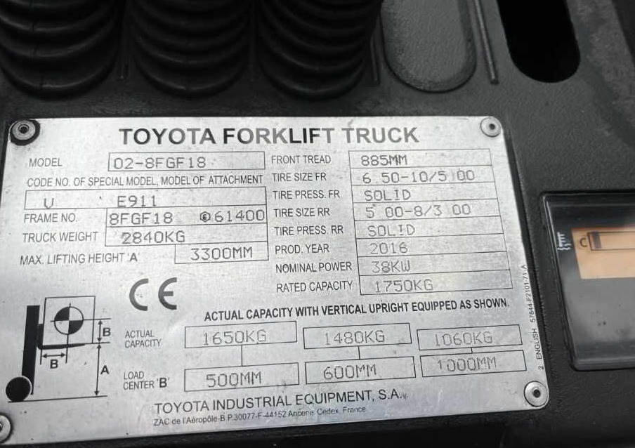 Toyota 8FGF18 - Chariot élévateur à gaz: photos 4 Toyota 8FGF18 - Chariot élévateur à gaz: photos 4