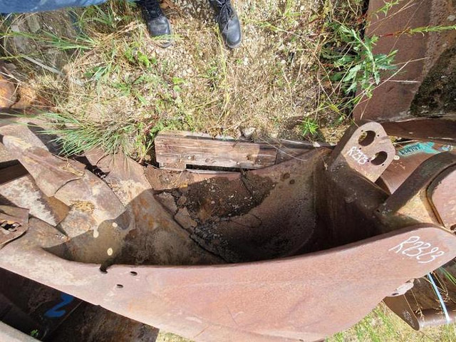 Case 688 - Godet: photos 4 Case 688 - Godet: photos 4