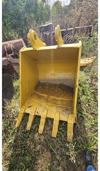 Komatsu PC200 - Godet: photos 1 Komatsu PC200 - Godet: photos 1