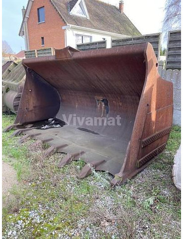 Komatsu WA500 3 buckets availaible - - Godet: photos 1 Komatsu WA500 3 buckets availaible - - Godet: photos 1