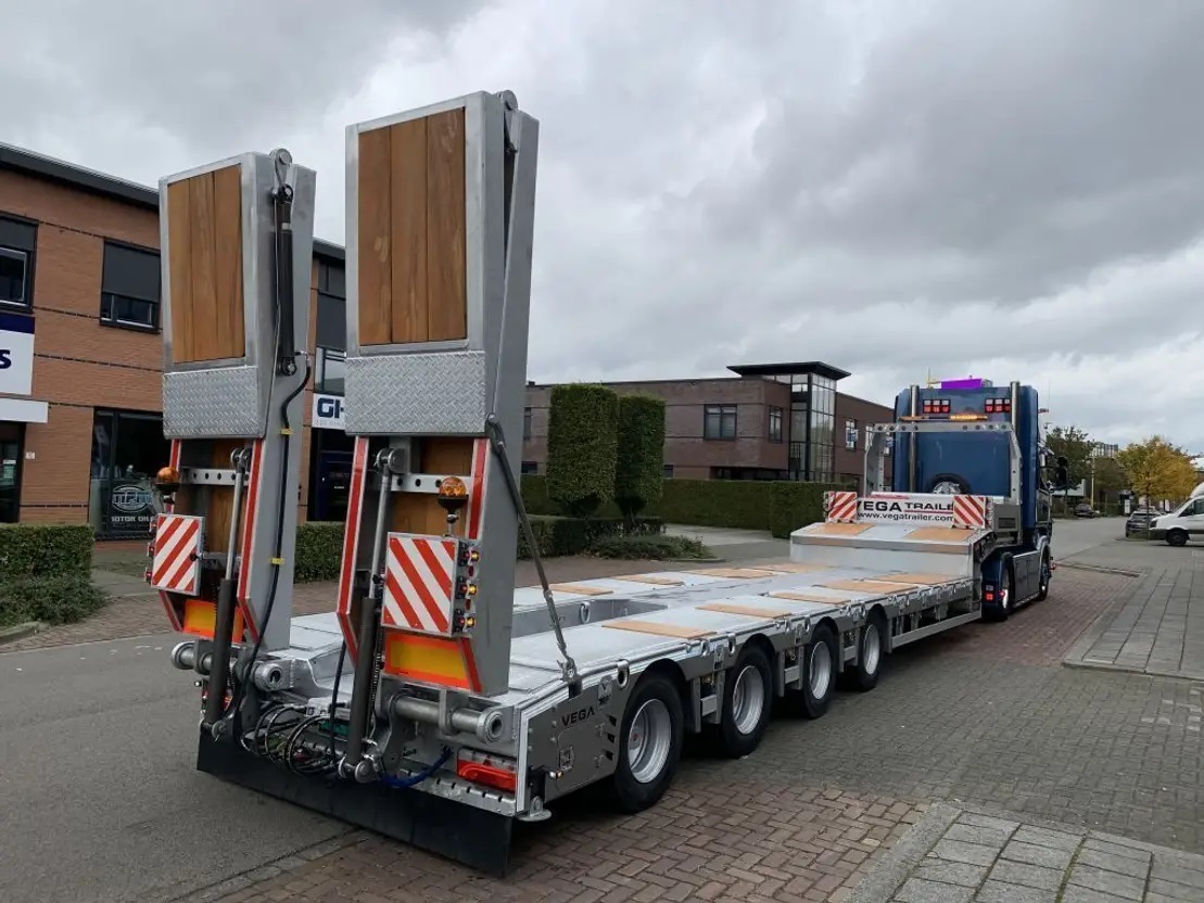 4 AXLE GERMANO TYPE LOWLOADER VEGA TRAILER - Semi-remorque surbaissé: photos 4 4 AXLE GERMANO TYPE LOWLOADER VEGA TRAILER - Semi-remorque surbaissé: photos 4