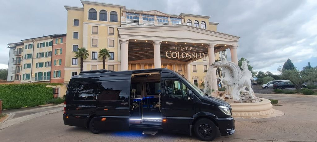 Mercedes-Benz Sprinter 319 VIP 8+1 Mercedes-Benz Sprinter 319 VIP 8+1 - Minibus, Transport de personnes: photos 1 Mercedes-Benz Sprinter 319 VIP 8+1 Mercedes-Benz Sprinter 319 VIP 8+1 - Minibus, Transport de personnes: photos 1