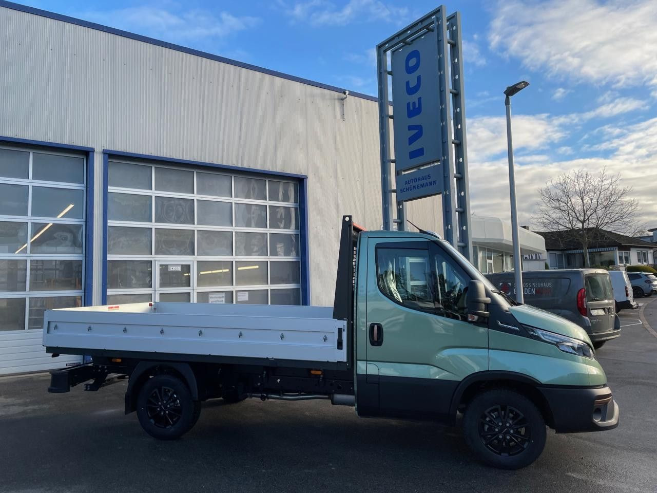 Iveco Daily 35S14A8 Euro6 Klima AHK Navi ZV Iveco Daily 35S14A8 Euro6 Klima AHK Navi ZV - Utilitaire plateau: photos 3 Iveco Daily 35S14A8 Euro6 Klima AHK Navi ZV Iveco Daily 35S14A8 Euro6 Klima AHK Navi ZV - Utilitaire plateau: photos 3