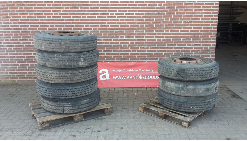 10R22,5 wielen - Pneus et jantes: photos 3 10R22,5 wielen - Pneus et jantes: photos 3