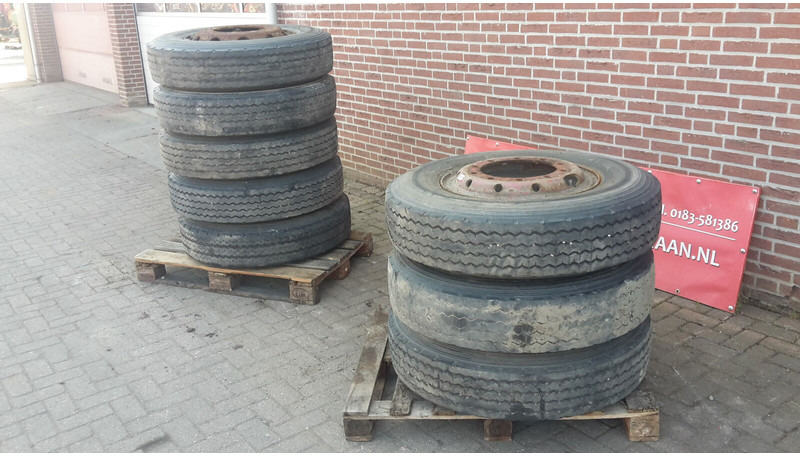 10R22,5 wielen - Pneus et jantes: photos 1 10R22,5 wielen - Pneus et jantes: photos 1