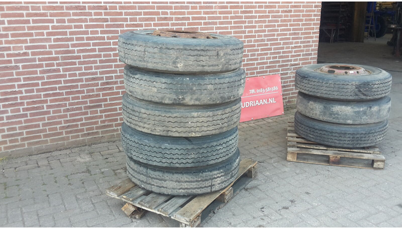 10R22,5 wielen - Pneus et jantes: photos 2 10R22,5 wielen - Pneus et jantes: photos 2