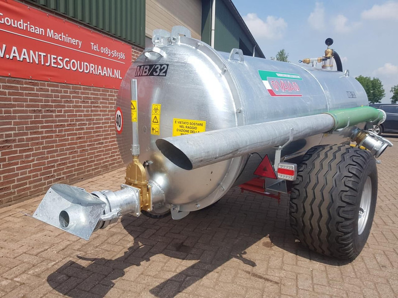 MB 32 Water tank - Remorque citerne: photos 3 MB 32 Water tank - Remorque citerne: photos 3