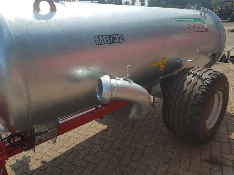 MB 32 Water tank - Remorque citerne: photos 4 MB 32 Water tank - Remorque citerne: photos 4
