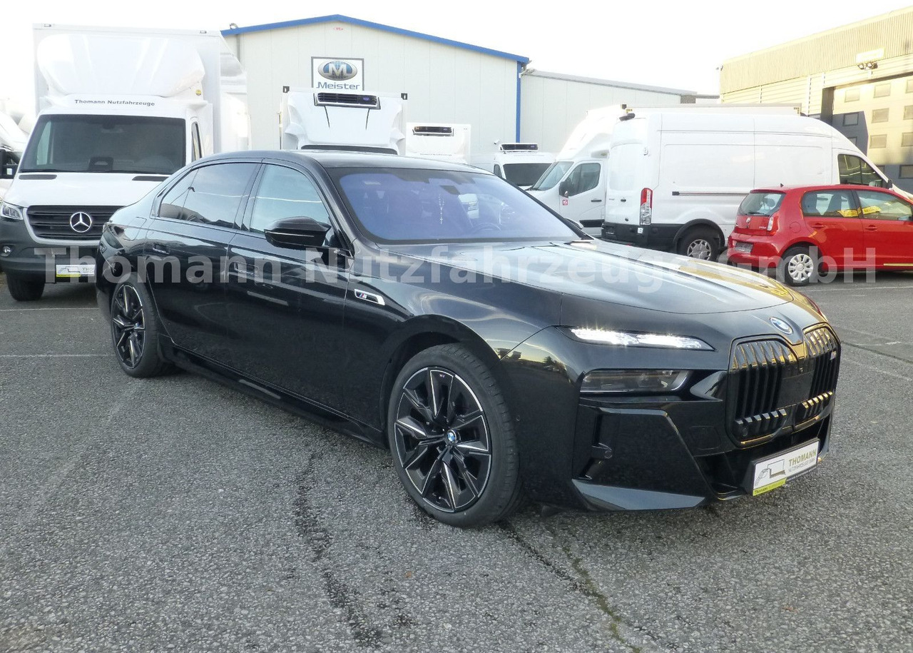 BMW M760 7 M760 e xDrive Cinema Sky Lounge 2x 21 Zol - Berline: photos 3 BMW M760 7 M760 e xDrive Cinema Sky Lounge 2x 21 Zol - Berline: photos 3