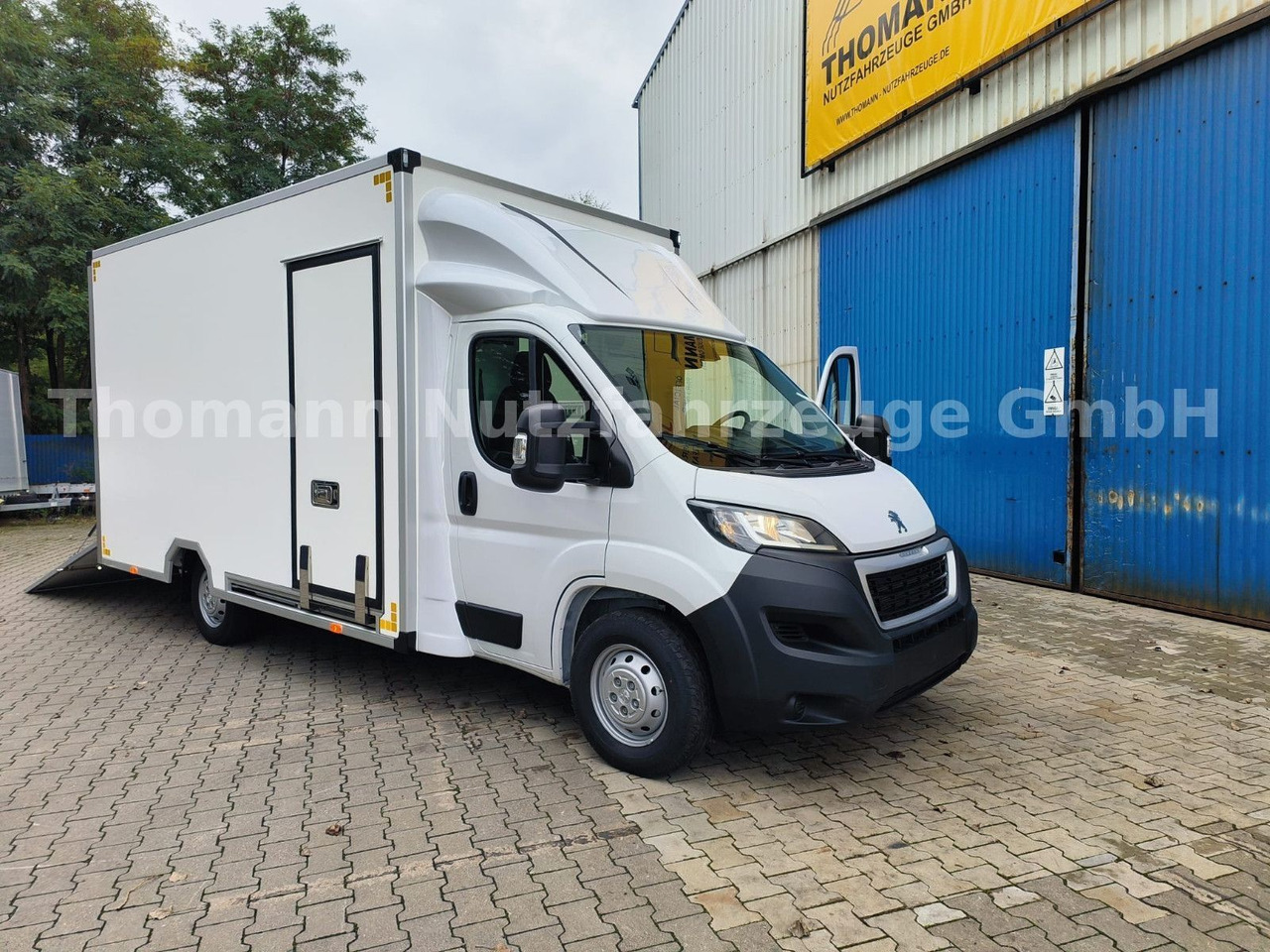 Peugeot Boxer Premium Koffer Extra Tief mit Klappe ! - Fourgon grand volume: photos 1 Peugeot Boxer Premium Koffer Extra Tief mit Klappe ! - Fourgon grand volume: photos 1