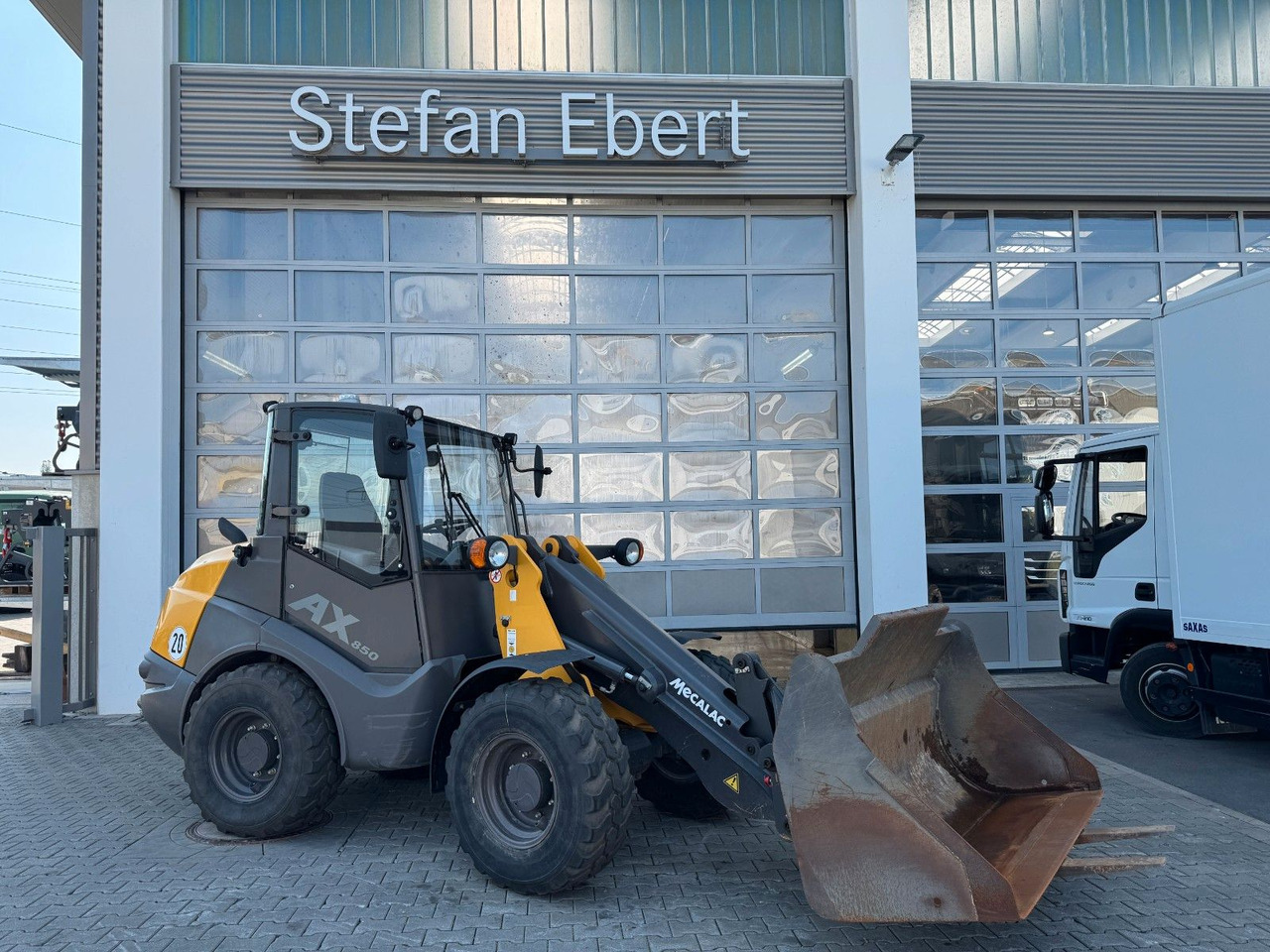 Ahlmann AX 850 / nur: 671h / 11.2022 / Gabel / Schaufel - Chargeuse sur pneus: photos 1 Ahlmann AX 850 / nur: 671h / 11.2022 / Gabel / Schaufel - Chargeuse sur pneus: photos 1